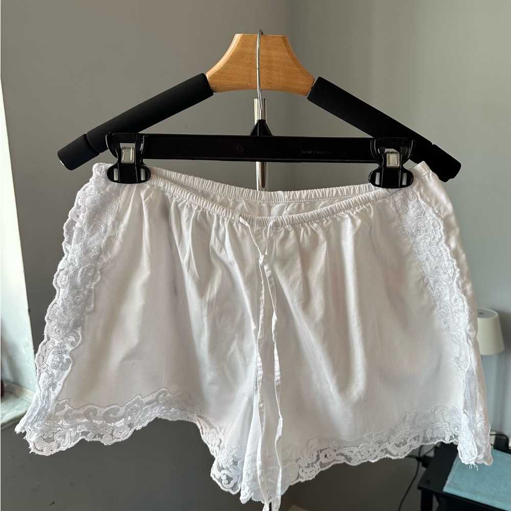 Zara White Elastic Waist Shorts with Lace Trim